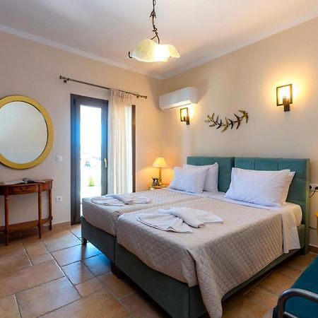 Solaris Methea- Luxury Central Villa By The Castle Kassiopi Eksteriør billede