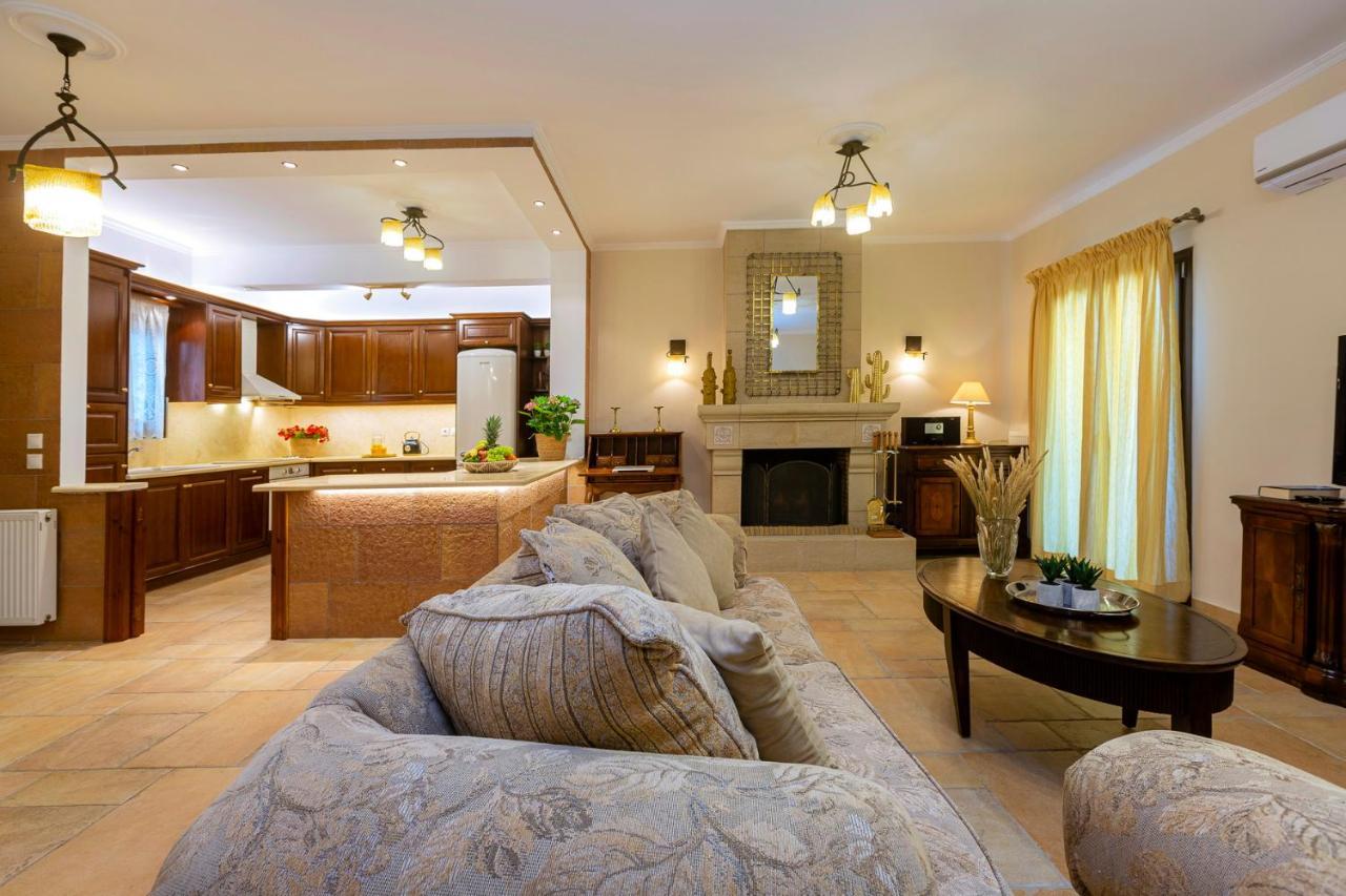Solaris Methea- Luxury Central Villa By The Castle Kassiopi Eksteriør billede