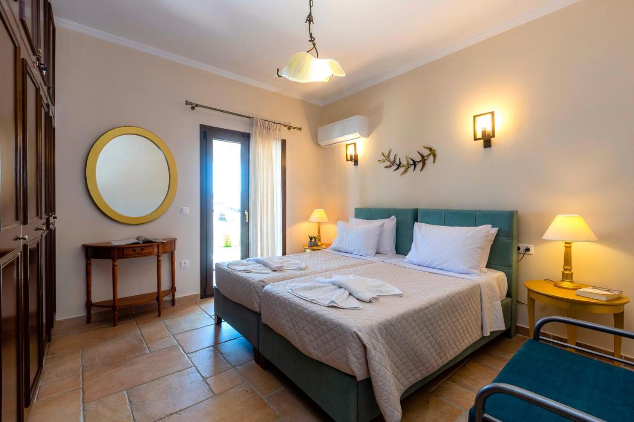 Solaris Methea- Luxury Central Villa By The Castle Kassiopi Eksteriør billede