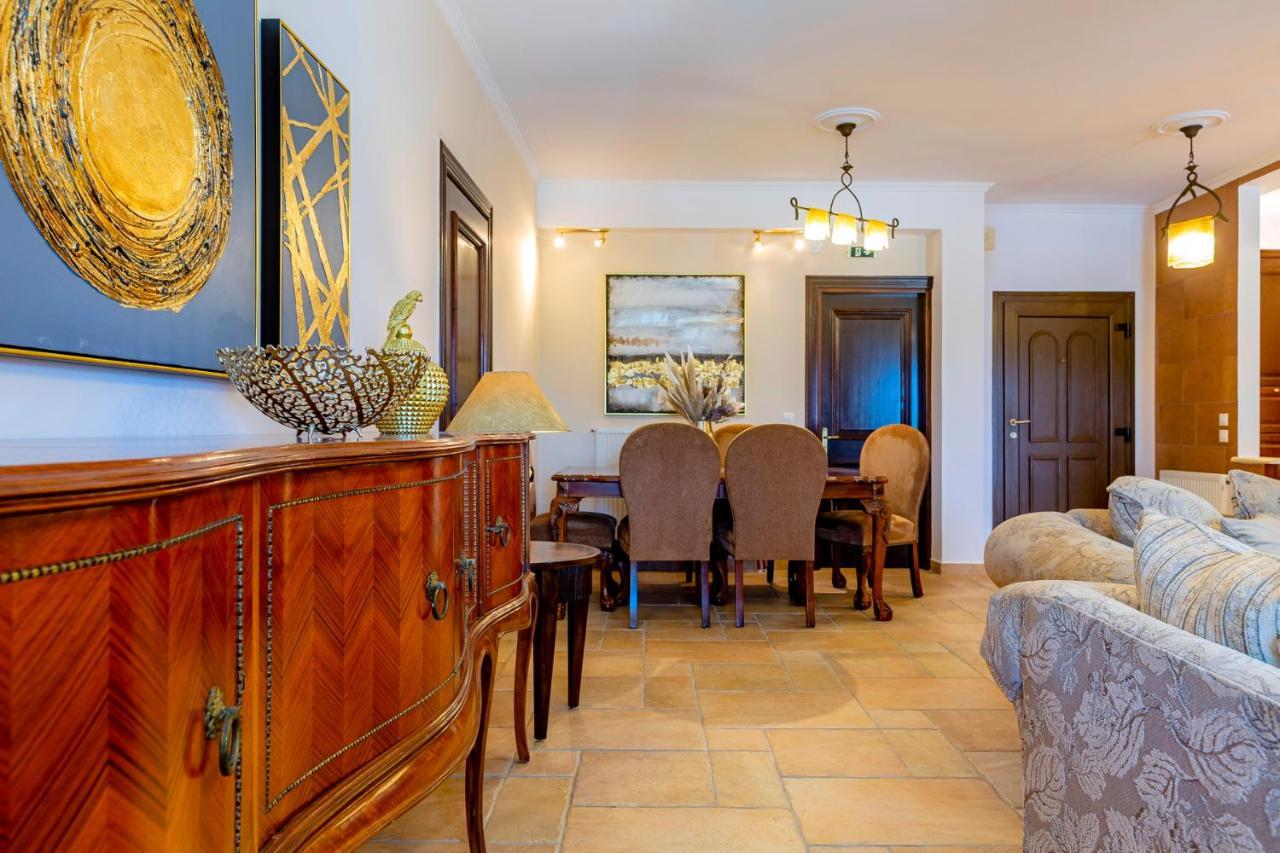 Solaris Methea- Luxury Central Villa By The Castle Kassiopi Eksteriør billede