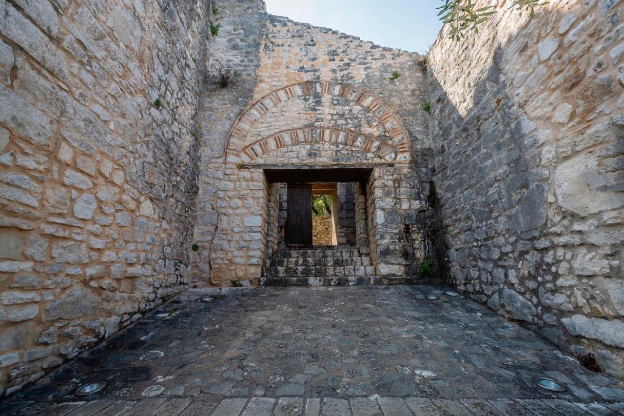 Solaris Methea- Luxury Central Villa By The Castle Kassiopi Eksteriør billede